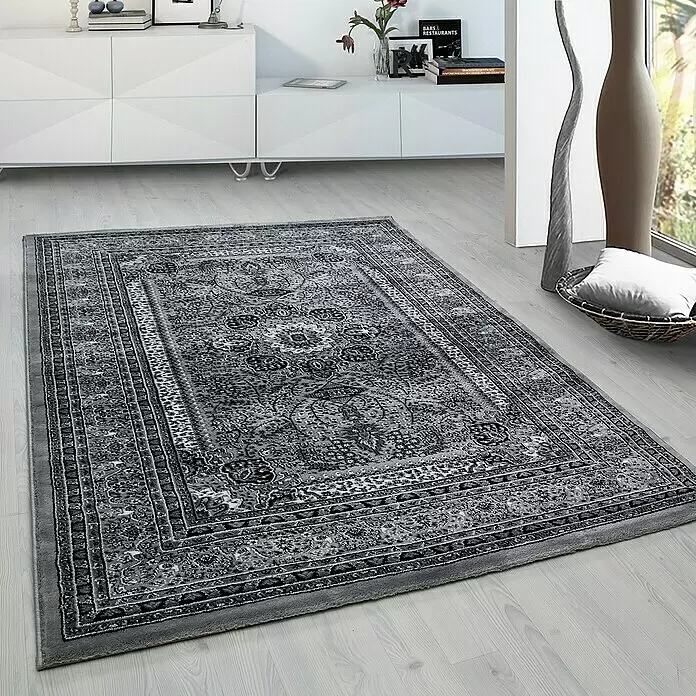 Kurzflorteppich Orient-Optik Marrakesh 0207 - Grau, 340 x 240 cm, 100% Polypropylen - Grauer Teppich mit komplexem traditionellem Muster auf hellem Holzfußboden.