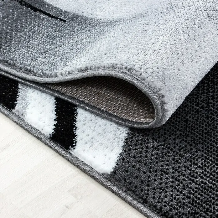 Kurzflorteppich Parma 9210 - Schwarz, 300 x 80 cm, 100% Polypropylen - Nahaufnahme eines modernen Teppichs in Grau- und Schwarztönen mit abstraktem Muster.