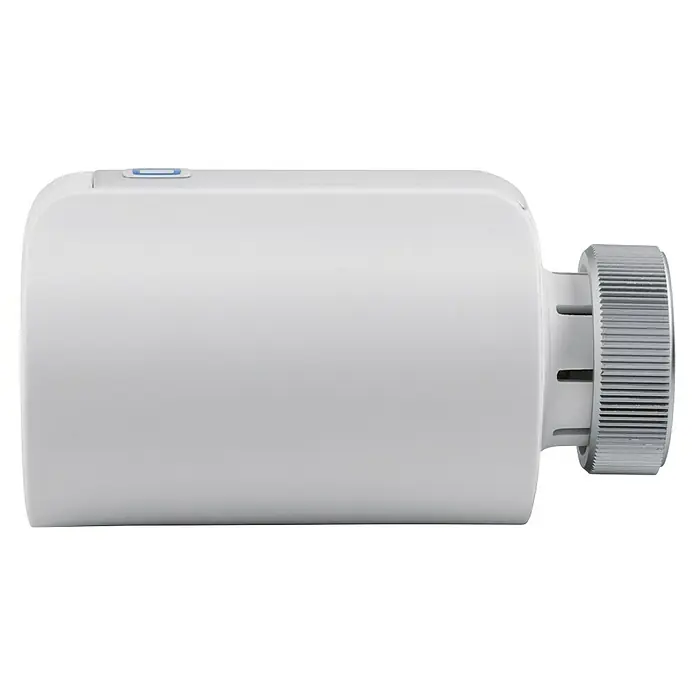 Homematic IP Heizkörper-Thermostat Evo HmIP-eTRV-E - Ventilanschluss: M30 x 1,5 mm, Batteriebetrieben, 94 x 53 x 55 mm, Weiß - Nahaufnahme eines weißen, elektronischen Heizkörperthermostats mit einem blauen Knopf auf einem transparenten Hintergrund.