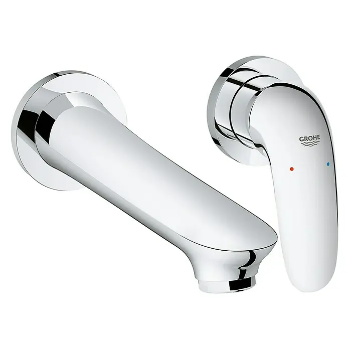 Grohe Eurostyle Solid Waschtischarmatur - Wandmontage, Chrom, Glänzend - Nahaufnahme eines glänzenden, verchromten Grohe Wasserhahns mit Hebel und minimalistischem Design vor schwarzem Hintergrund.