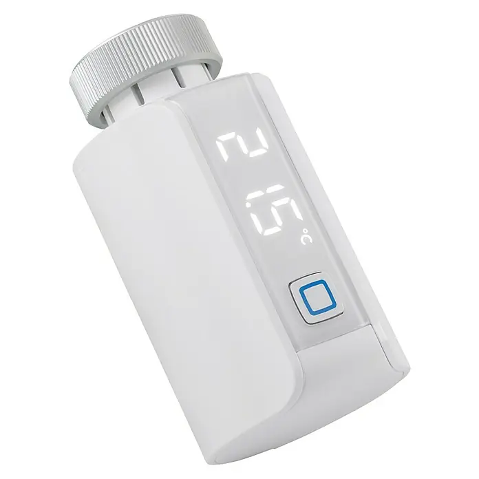 Homematic IP Heizkörper-Thermostat Evo HmIP-eTRV-E - Ventilanschluss: M30 x 1,5 mm, Batteriebetrieben, 94 x 53 x 55 mm, Weiß - Nahaufnahme eines weißen smarten Heizkörperthermostats mit digitaler Anzeige und Einstellrad.