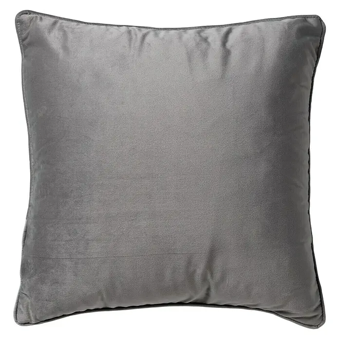 Kissen Finn - Micro Chip, 60 x 60 cm, 100 % Polyester - Nahaufnahme eines quadratischen, grauen Samtkissens mit dezentem Saum, das eine elegante und komfortable Note für jeden Raum bietet.