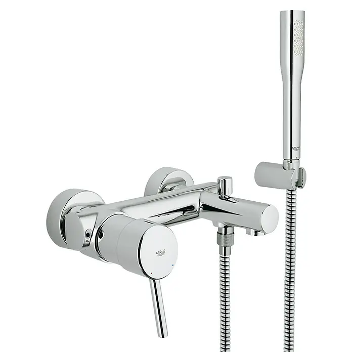 Grohe Concetto Badewannenarmatur - Ausladung Armatur: 156 mm, Chrom, Glänzend, Handbrause - Eine glänzende Grohe Duscharmatur mit Handbrause und verchromter Oberfläche, die modernes Design und Funktionalität vereint.