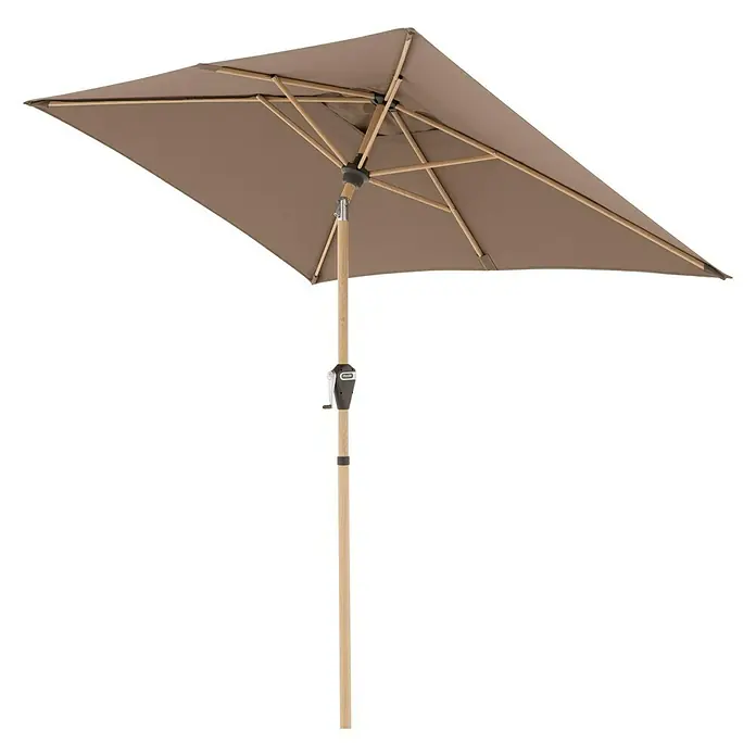 Doppler Alu Wood Marktschirm Ultra - Greige, Bespannungsmaß (L x B): 210 x 140 cm - Aufnahme eines rechteckigen Sonnenschirms mit einem Holzrahmen und einem taupefarbenen Bezug, der auf einem schwarzen Hintergrund steht.