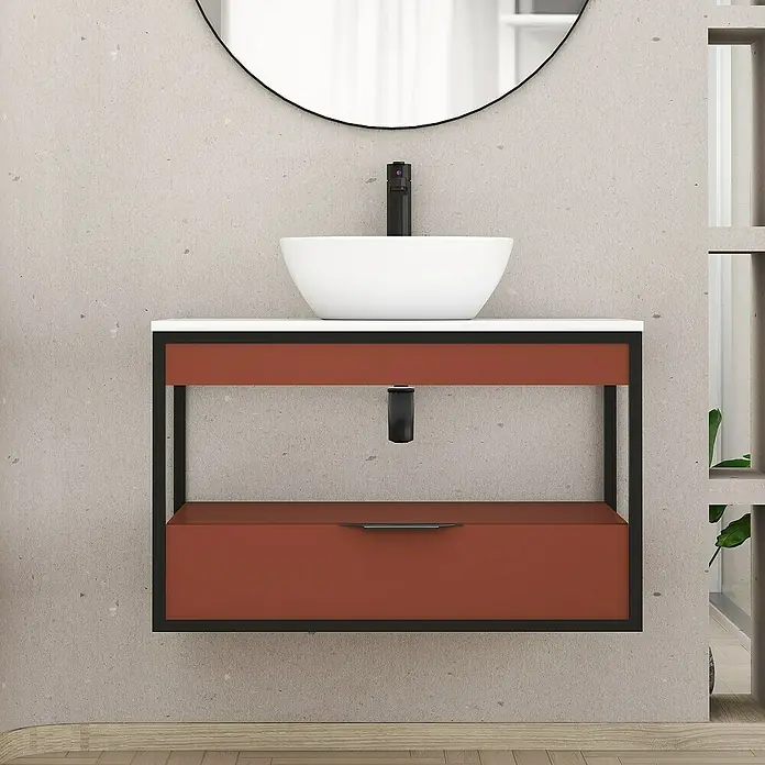 Artysan Conjunto de mueble de baño Izaro - Ancho: 80 cm, 3 pzs., Teja/Blanco, Mate - Primer plano de un tocador de baño moderno con cajón rojo, lavabo y espejo redondo sobre una pared gris.