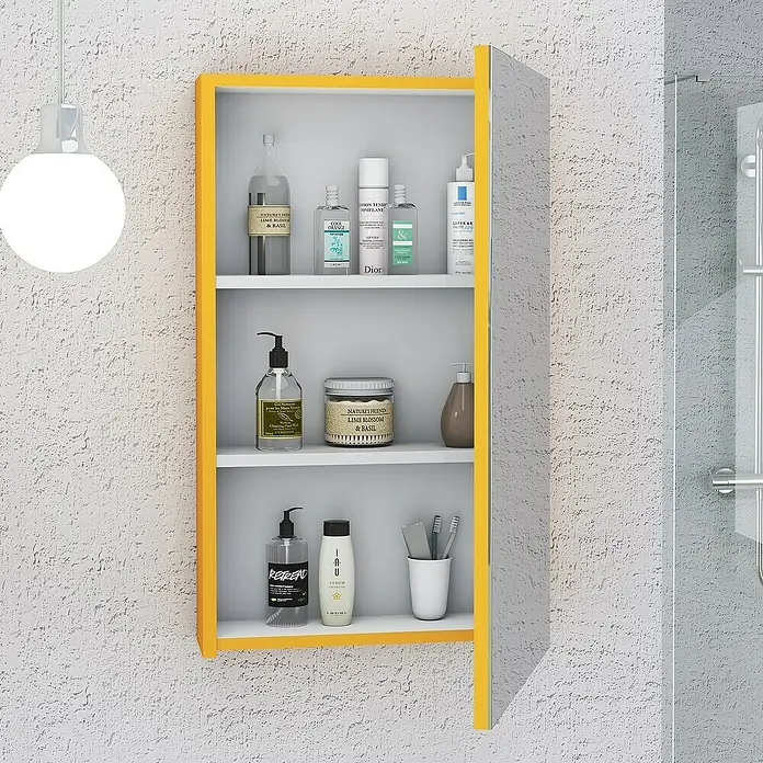 Artysan Armario con espejo Buda - An x Al: 48 x 80 cm, Plástico, Mostaza - Armario de baño amarillo que muestra productos cosméticos. El armario tiene tres estantes llenos de artículos para el cuidado.