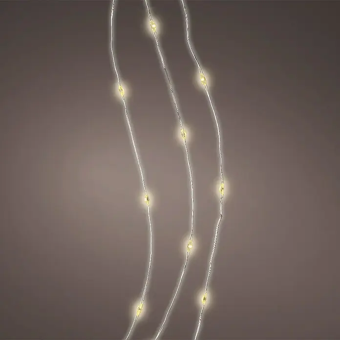 Guirnalda luminosa LED Int - Para interior, Color de luz: Blanco cálido, Número de bombillas: 100 ud., 495 cm - Imagen de luces de hadas LED blancas cálidas que crean un ambiente acogedor sobre un fondo liso.