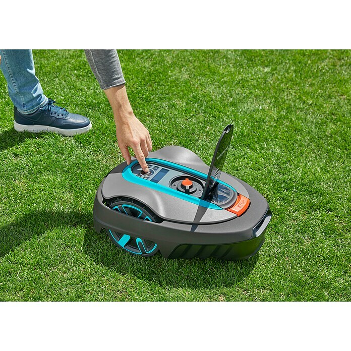 Gardena Mähroboter-Set smart SILENO city Set 600 LONA18 V, Li-Ionen, 2 Ah, 1 Akku, Max. Flächenempfehlung: 600 m² Use Shot