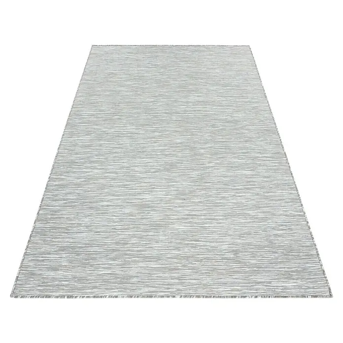 Outdoor-Teppich Mambo 2000Taupe, 150 x 80 cm, 100% Polypropylen - Ein rechteckiger, grauer Teppich mit einem subtilen, horizontalen Streifenmuster, ideal für moderne Wohnräume und zur Verbesserung der Raumakustik.