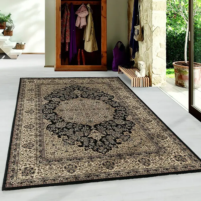Kurzflorteppich Kashmir 2608Schwarz, 230 x 160 cm, 100% Polypropylen - Ein exquisiter Teppich mit einem detaillierten, orientalisch inspirierten Muster in Schwarz und Beige, der jedem Raum Eleganz verleiht.