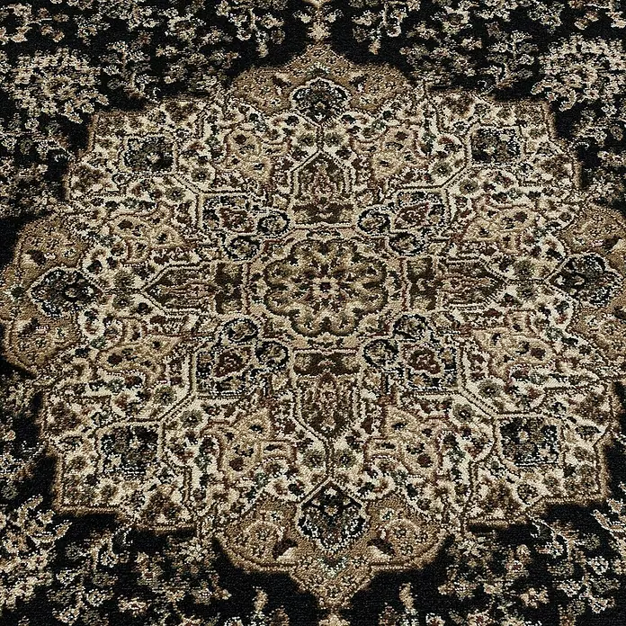 Kurzflorteppich Kashmir 2608Schwarz, 230 x 160 cm, 100% Polypropylen - Detailaufnahme eines dunklen Teppichs mit einem hellen, orientalisch inspirierten Muster.