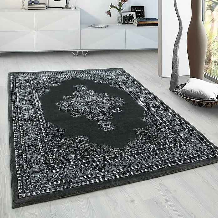 Kurzflorteppich Orient-Optik Marrakesh 0297Grau, 340 x 240 cm, 100 % Polypropylen - Elegante, dunkle Teppich mit filigranem, orientalischem Muster. Der Teppich schmückt den Raum und sorgt für eine gemütliche Atmosphäre.