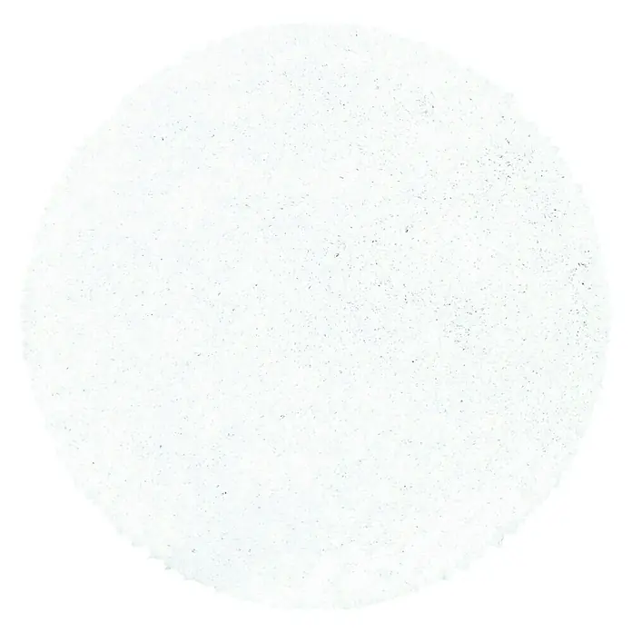 Hochflorteppich Sydney 3000 - Weiß, Durchmesser: 120 cm, 100% Polypropylen - Nahaufnahme eines weißen, kreisförmigen Objekts mit unebener Textur, ideal für Hintergründe oder Designelemente.