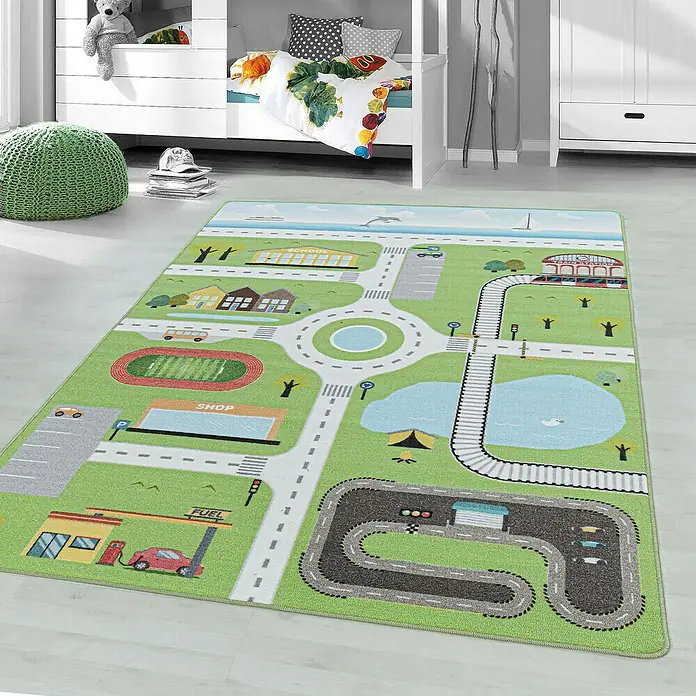 Kinderteppich Play 2902 - Grün, 200 x 140 cm, 100% Polyamide - Grüner Spielteppich mit Straßen, Gebäuden und Rennstrecke. Ideal für Kinderzimmer zum Spielen und Entdecken.