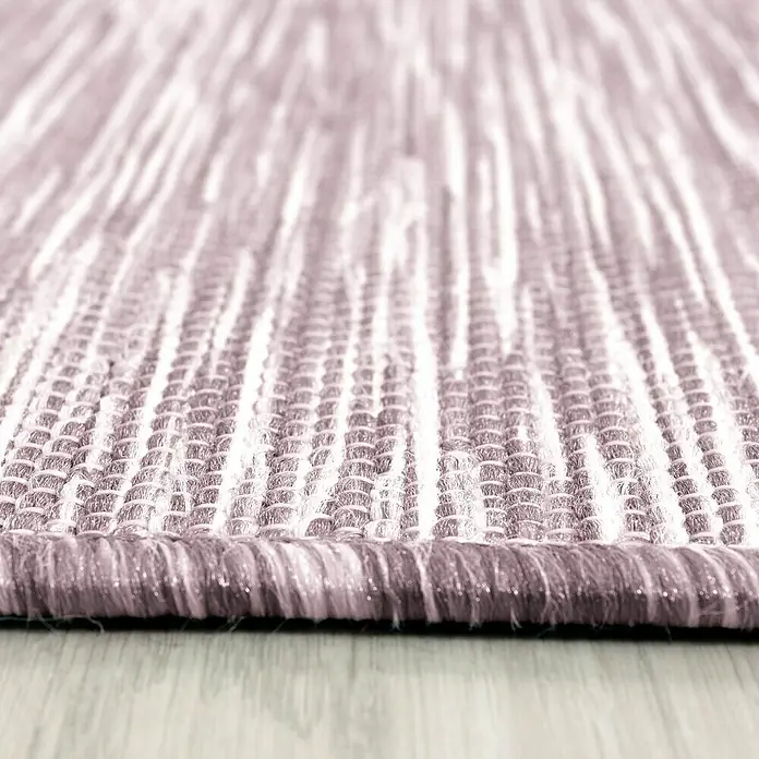 Outdoor-Teppich Mambo 2000 - Pink, 150 x 80 cm, 100 % Polypropylen - Nahaufnahme eines gewebten Teppichs mit einem Muster aus hellen und dunklen rosa Farbtönen, der eine Textur und Tiefe erzeugt.