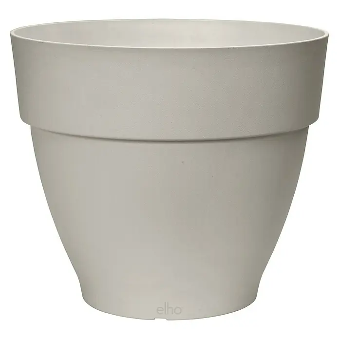 Elho Vibia Campana Maceta para planta Vibia Campana - Dimensiones externas (Ø x Al): 20 x 16,8 cm, Plástico, Blanco - Primer plano de una maceta Elho gris claro con una forma cilíndrica ancha y una textura sutil sobre un fondo negro.