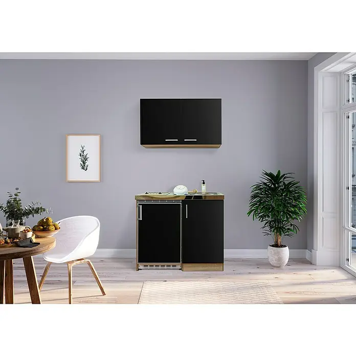 Respekta Minicocina MK100ESSOSCS - Ancho: 100 cm, Negro, Con vitrocerámica, Con módulo de pared - Interior con un mueble bajo con fregadero y un armario de pared negro contra una pared gris.