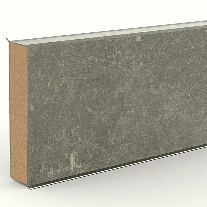 Sockelleiste Cubu 60 Titan - 250 cm x 13 mm x 60 mm, MDF - Sockelleiste mit grauer Used-Optik Oberfläche, hellbraunem Kern und schwarzem Kantenstreifen.