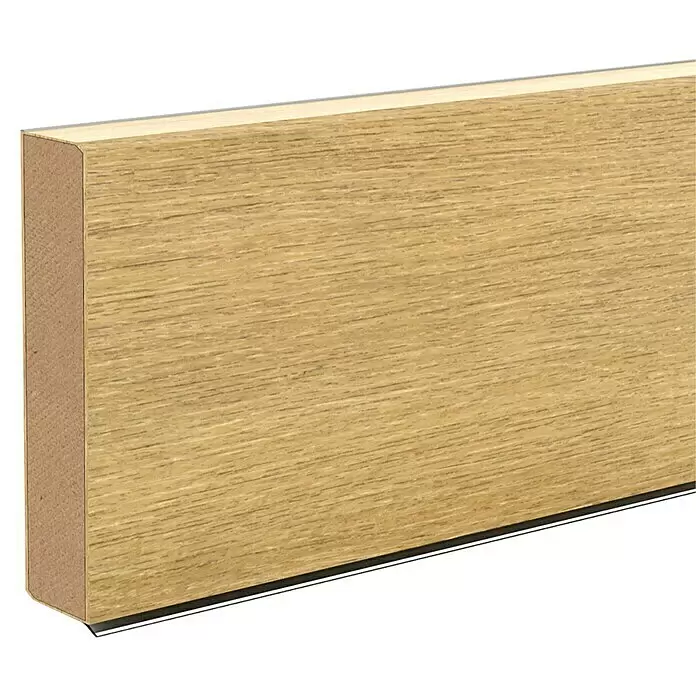 Sockelleiste Cubu 60 Notting Hill - 250 cm x 13 mm x 60 mm, MDF - Hellbraune Eiche-Optik MDF-Sockelleiste mit abgerundeter Oberkante und schwarzer Dichtlippe.
