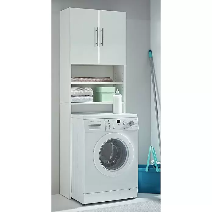 Trendteam Umbauschrank - Geeignet für: WCs & Waschmaschinen, 64 x 25 x 190 cm, Weiß - Weißer Wäscheschrank mit Hängeschränken und offenen Regalen, über einer Frontlader-Waschmaschine.
