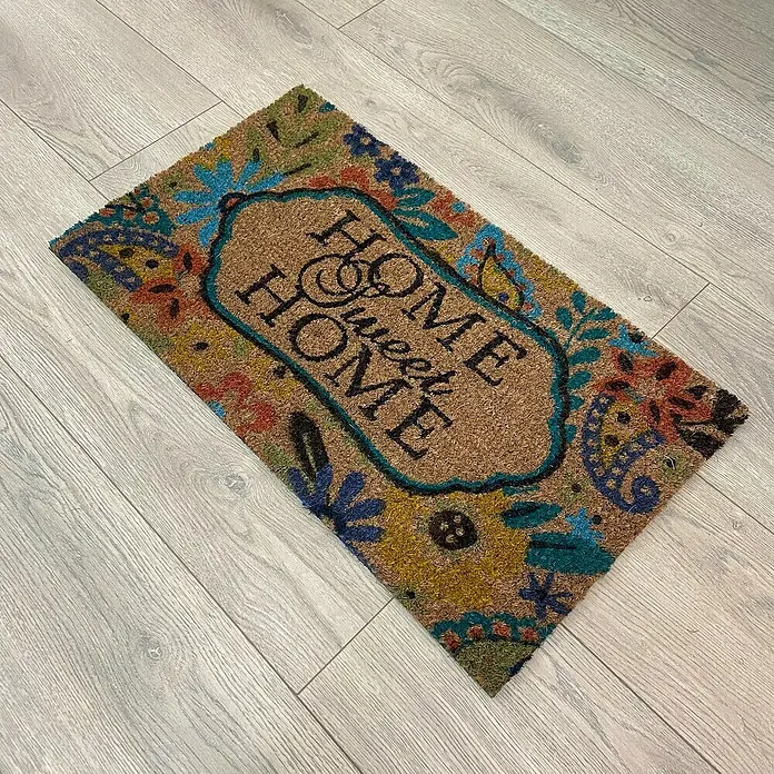 Felpudo Home Bouquet - 70 x 40 cm, Multicolor/Natural, Home Sweet Home - Felpudo colorido con la inscripción "Home Sweet Home" sobre un suelo de madera clara.