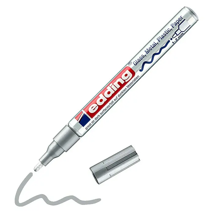 Edding Lackmarker 751 - Silber, 1 mm - 2 mm - Das Bild zeigt einen silbernen Edding Lackmarker für Glas, Metall, Kunststoff und Papier mit einer Strichstärke von 1-2 mm.