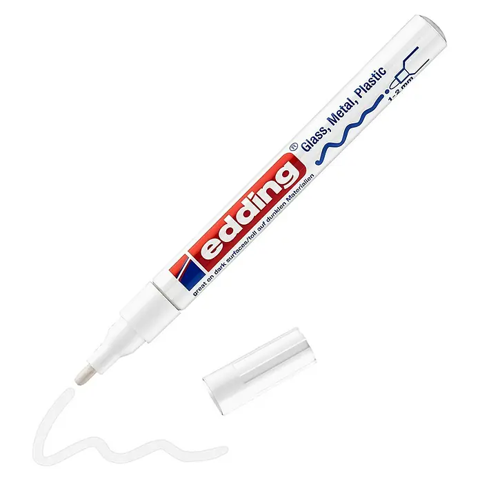 Edding Lackmarker 751 - Weiß, 1 mm - 2 mm - Ein weißer Edding Lackmarker für Glas, Metall und Kunststoff mit einer Strichstärke von 1-2 mm und einer Linie ist sichtbar.