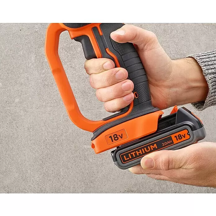 Black+Decker Akku-Winkelschleifer BCG720M1-QW - Li-Ionen, 4 Ah, 1 Akku, Durchmesser Scheibe: 125 mm, 8.600 U/min - Anwendungsbeispiel