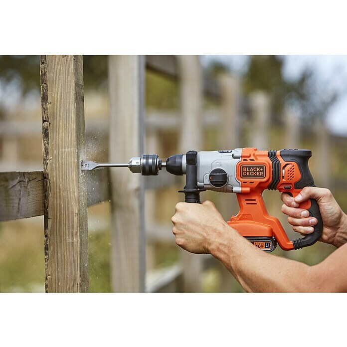 Black+Decker Akku-Bohrhammer (18 V, 2 Akkus, 2,5 Ah, Leerlaufdrehzahl: 1.880 U/min, Einzelschlagstärke: 1,2 J)