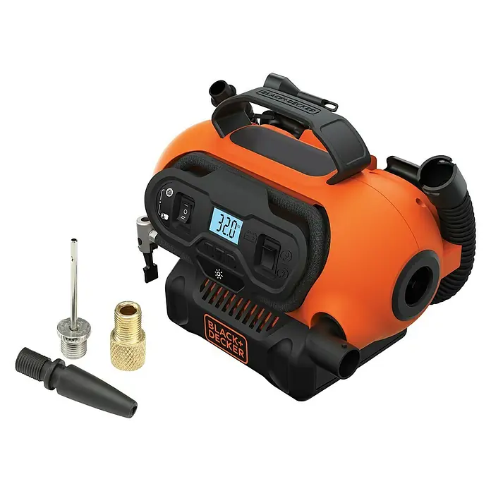 Black+Decker Akku-Kompressor BDCINF18N-QS - 18 V, Ohne Akku, 11 bar - Das Bild zeigt einen Black+Decker tragbaren Luftkompressor mit Zubehör vor schwarzem Hintergrund. Der Kompressor ist orange und schwarz.