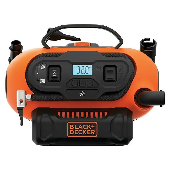 Black+Decker Akku-Kompressor BDCINF18N-QS - 18 V, Ohne Akku, 11 bar - Nahaufnahme einer tragbaren BLACK+DECKER Luftpumpe mit digitaler Anzeige und verschiedenen Aufsätzen.