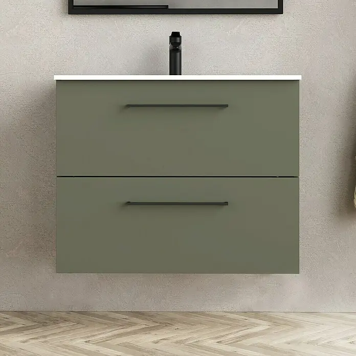 Conjunto de mueble de baño Arosa - Musgo, Mate, 3 pzs. - Primer plano de un moderno tocador de baño de color verde oliva con dos cajones con tiradores negros debajo de un lavabo.