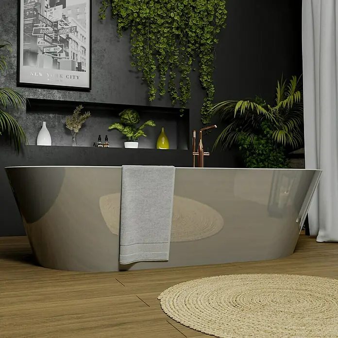 Camargue Freistehende Badewanne Torino - L x B: 170 x 80 cm, Sanitäracryl, Kieselgrau/Weiß - Elegante Badewanne in Grau mit Handtuch und rundem Teppich. Das Badezimmer ist stilvoll eingerichtet.