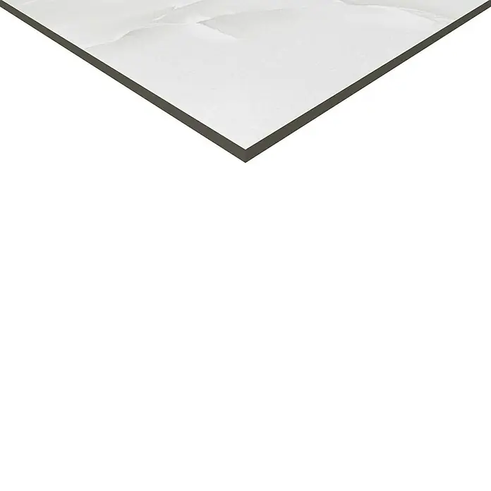 Feinsteinzeugfliese Onix Cloud - 60 x 120 cm, Weiß/Grau, Glänzend - Eine Nahaufnahme einer eleganten, weißen Fliese mit subtilen Marmoreffekten und einer schlanken, dunklen Umrandung, ideal für moderne Innenräume.