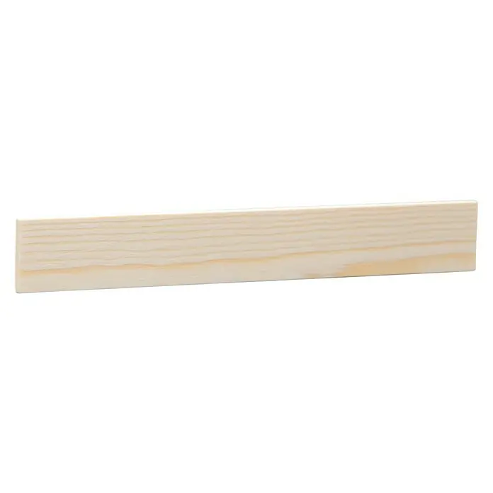 Rechteckleiste - 210 x 0,5 x 3 cm, Kiefer - Eine helle, unbehandelte Holzleiste auf schwarzem Hintergrund. Ideal für DIY-Projekte und zur individuellen Gestaltung.