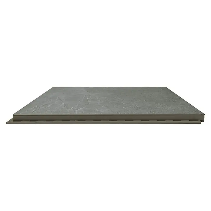 Terrassenfliese Click and Go Ardesia Grey - 60 x 60 cm, Grau, Matt - Nahaufnahme einer grauen Steinverkleidungsplatte mit einzigartiger Textur, die die moderne Ästhetik und das robuste Design hervorhebt.
