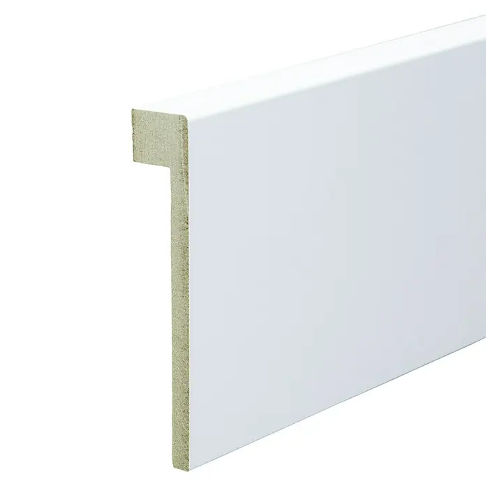 Sockelleiste - 240 cm x 19 mm x 100 mm, MDF, Weiß, Foliert - Nahaufnahme einer weißen Fußleiste.