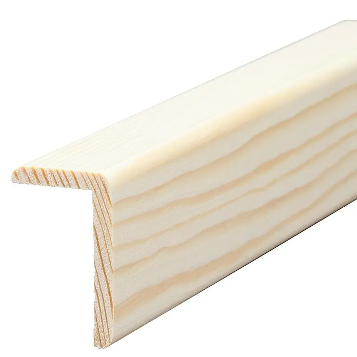 Winkelleiste - 90 cm x 44 mm x 28 mm, Kiefer - Nahaufnahme eines unbehandelten Holzstücks in L-Form, ideal für Heimwerkerprojekte. Die Maserung des hellen Holzes ist gut sichtbar.