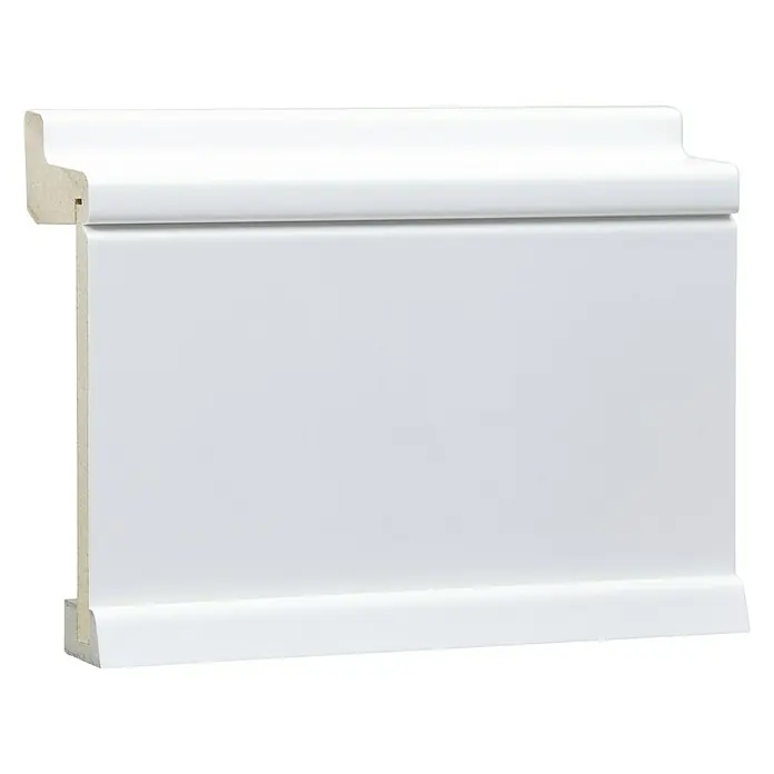 Abdeckleiste - 240 cm x 60 mm x 151 mm - Profilansicht einer weißen Fußleiste mit dekorativen Kanten, ideal für die Innenausstattung und zur Veredelung von Räumen.