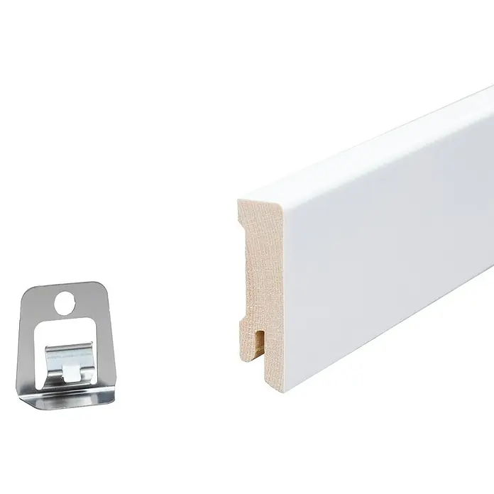 Sockelleiste - 240 cm x 16 mm x 58 mm, Fichte, Weiß, Lackiert - Weiß lackierte Sockelleiste mit Befestigungsclip zur einfachen und sicheren Montage, ideal für moderne Wohnräume.