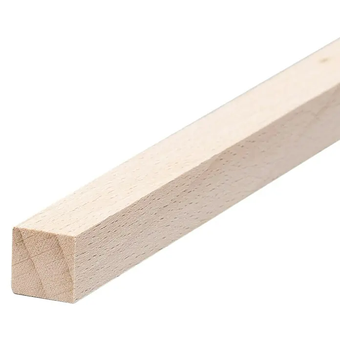 Quadratleiste - 100 cm x 20 mm x 20 mm, Buche - Nahaufnahme eines hellen, unbehandelten Vierkantholzes, ideal für Modellbau oder Bastelarbeiten. Die natürliche Holzmaserung ist gut sichtbar.