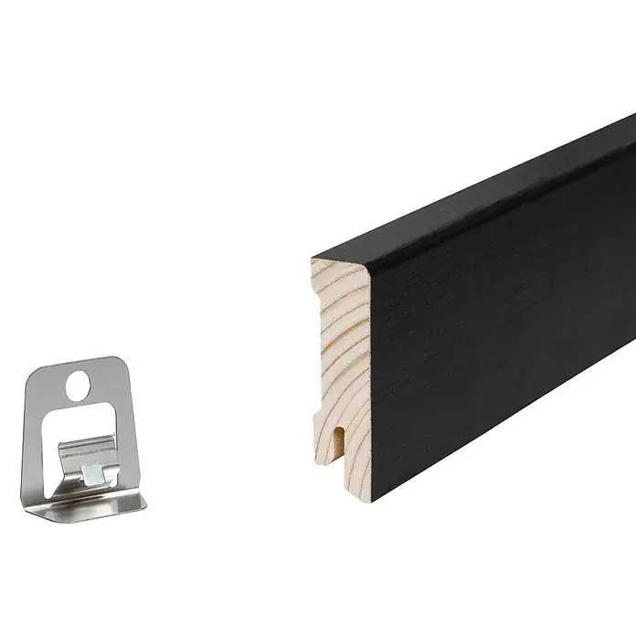 Sockelleiste - 240 x 1,6 x 5,8 cm, Räuchereiche dunkel gebeizt - Ein präzise gefertigtes, schwarzes Bilderrahmenprofil aus Holz mit Aufhänger für eine sichere Wandmontage.