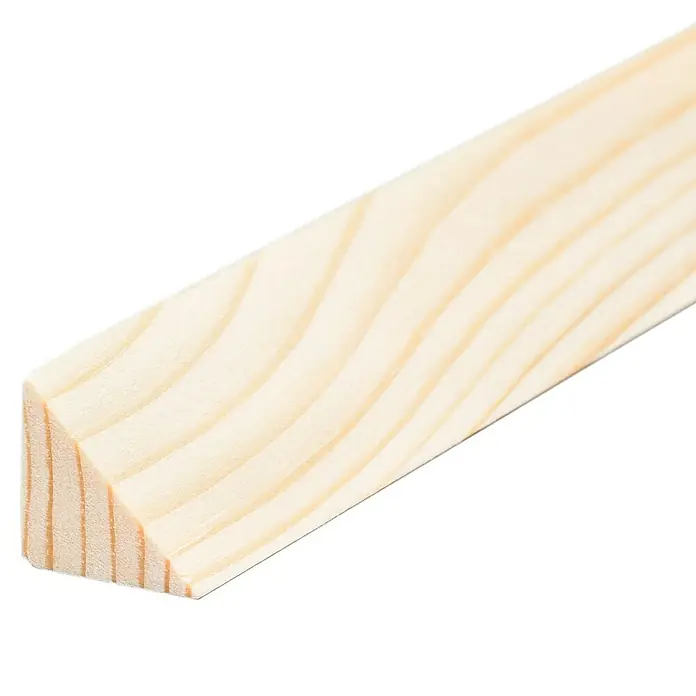 Dreikantleiste - L x B x H: 90 cm x 28 mm x 28 mm, Kiefer - Detailaufnahme eines dreieckigen Holzstücks mit deutlicher Maserung, ideal für Bastelarbeiten und Holzprojekte.