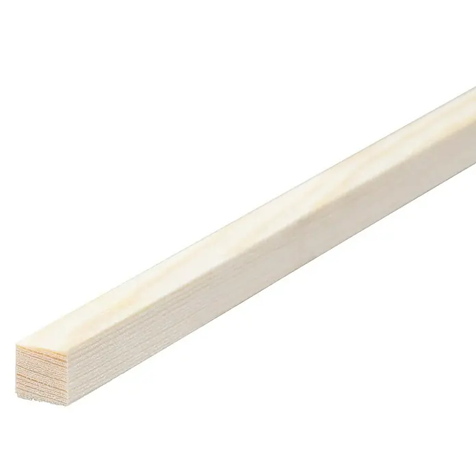 Quadratleiste - 90 cm x 10 mm x 10 mm, Kiefer - Hellfarbige Holzleiste mit quadratischem Querschnitt auf schwarzem Hintergrund. Ideal für Modellbau oder als Bastelmaterial.