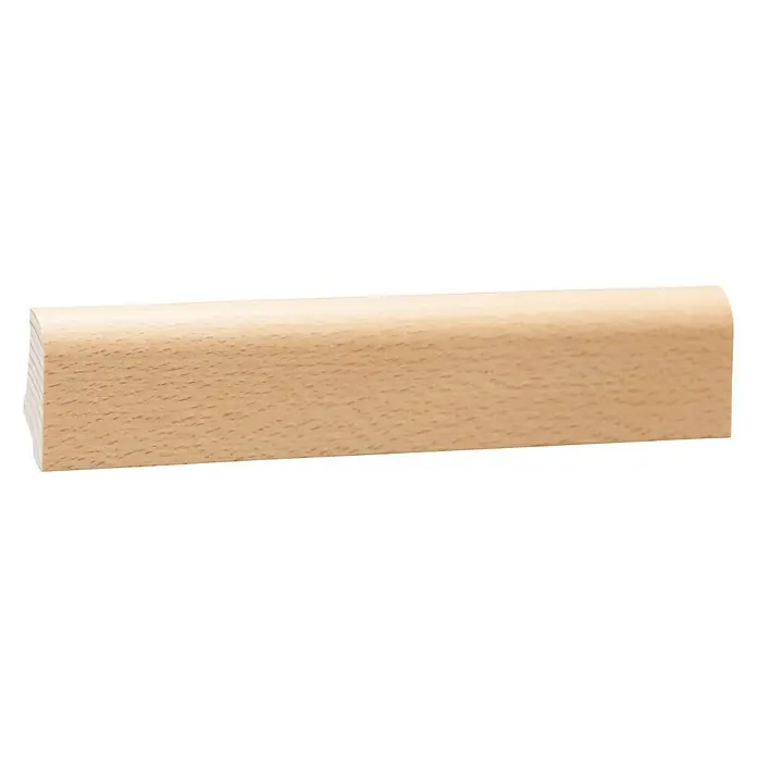 Sockelleiste - 240 x 1,8 x 4 cm, Buche gedämpft - Nahaufnahme eines einzelnen Holzstücks mit abgerundeten Kanten, perfekt für Heimwerkerprojekte und Schreinerarbeiten.