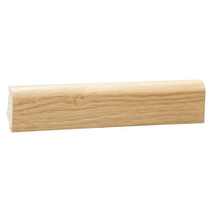 Sockelleiste - 240 x 1,8 x 4 cm, Eiche Hell - Ein einzelnes Sockelleiste aus hellem Holz, ideal für die Installation entlang von Fußböden, um Wände vor Beschädigungen zu schützen.