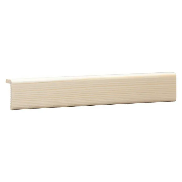Winkelleiste - 90 cm x 33 mm x 19 mm, Kiefer - Diese Aufnahme zeigt eine helle Sockelleiste aus Holz, ideal für die Inneneinrichtung. Die Leiste zeichnet sich durch ihre natürliche Maserung aus.