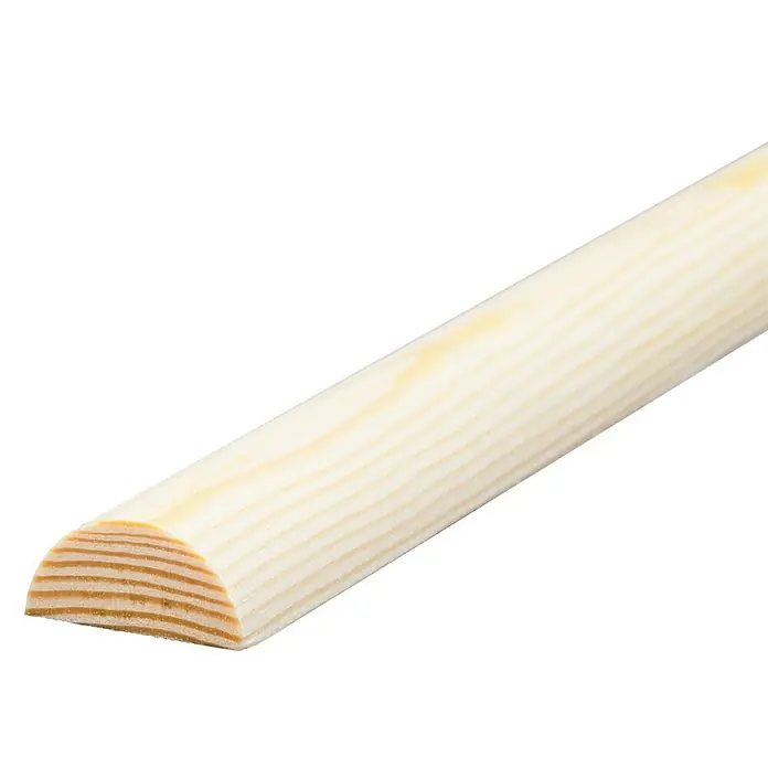 Halbrundstab - 90 cm x 28 mm x 13 mm, Kiefer - Nahaufnahme einer halbrunden Holzleiste, ideal für Bauprojekte und dekorative Zwecke, mit sichtbaren Holzmaserungen und einer hellen Farbe.