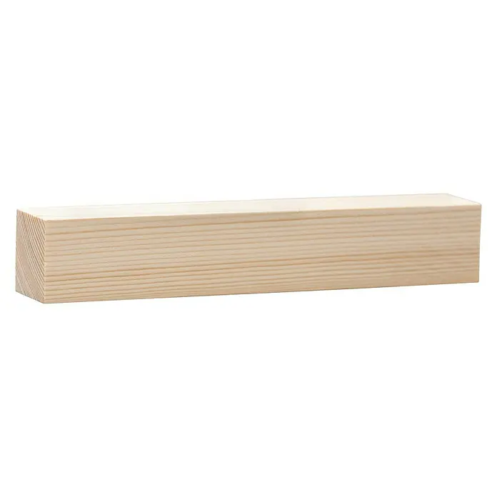Quadratleiste - L x B x H: 240 x 3,5 x 3,5 cm, Kiefer - Ein helles, rechteckiges Holzstück liegt isoliert vor einem schwarzen Hintergrund und zeigt seine natürliche Holzmaserung.
