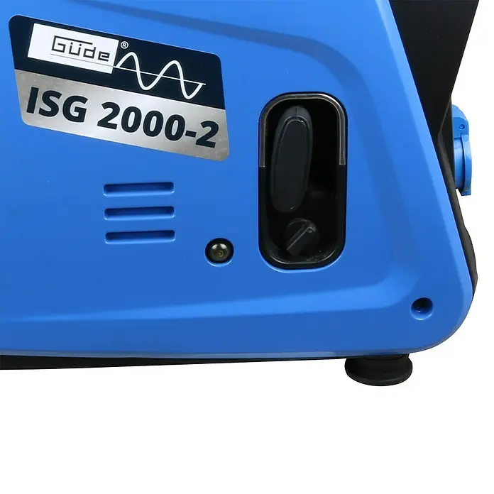 Güde Stromerzeuger 2000-2 - 2 kW, Tankvolumen: 4,1 l, Verbrauch: 0,91 l/h - Güde ISG 2000-2 Stromerzeuger in blau mit Details wie Aufkleber, Schalter und Schrauben.